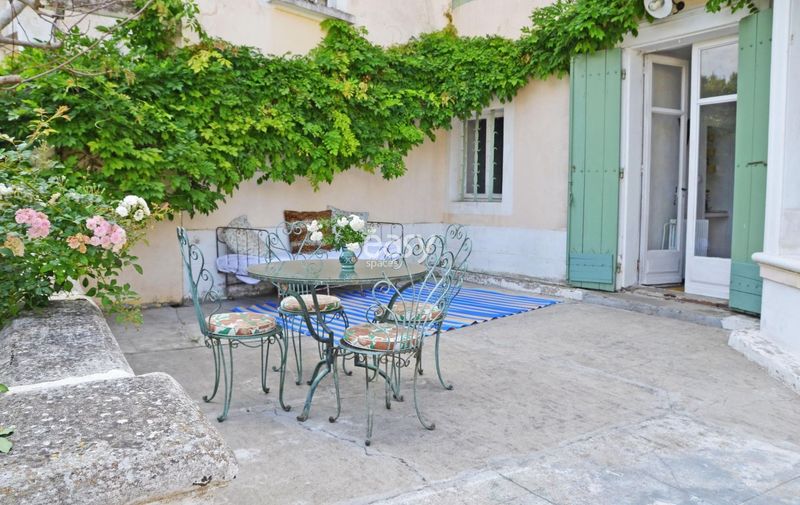 picturesque and idyllic setting perfect for an outdoor photo shoot